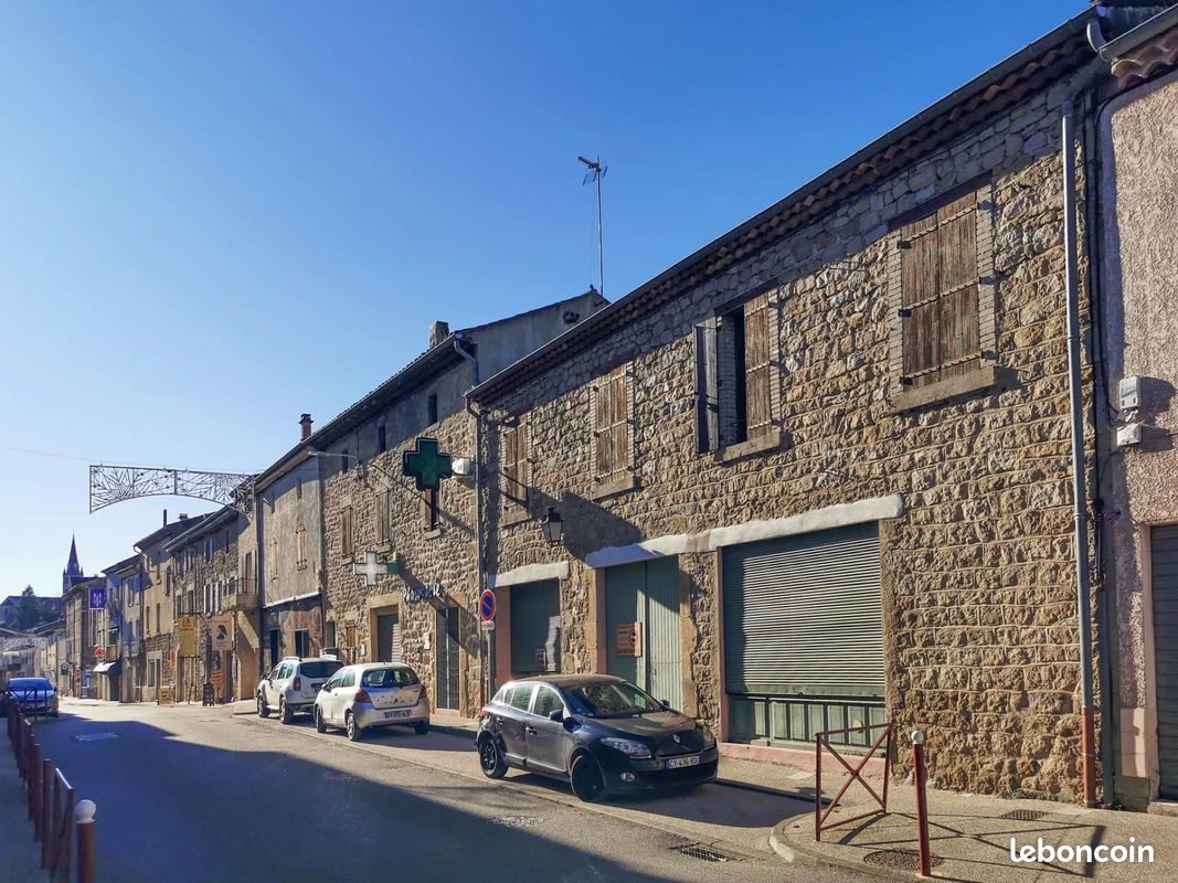 Maison 10 pièces 368 m² · à Lablachère · 368 m² · 240 000 €
