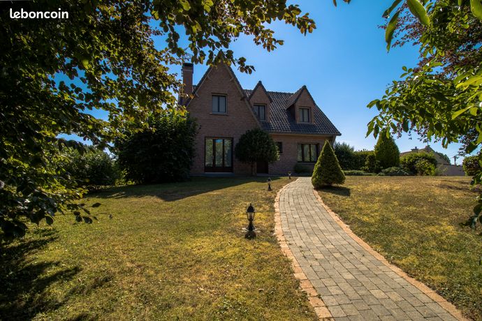 Pavillon individuel semi-plain-pied – 147 m² – parc de 2 660 m² – sous-sol