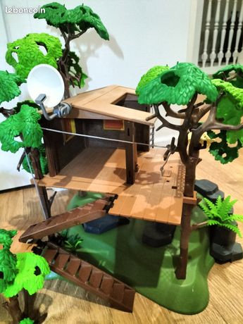 Promo Cabane Dans Les Arbres Avec Toboggan Playmobil chez Casino