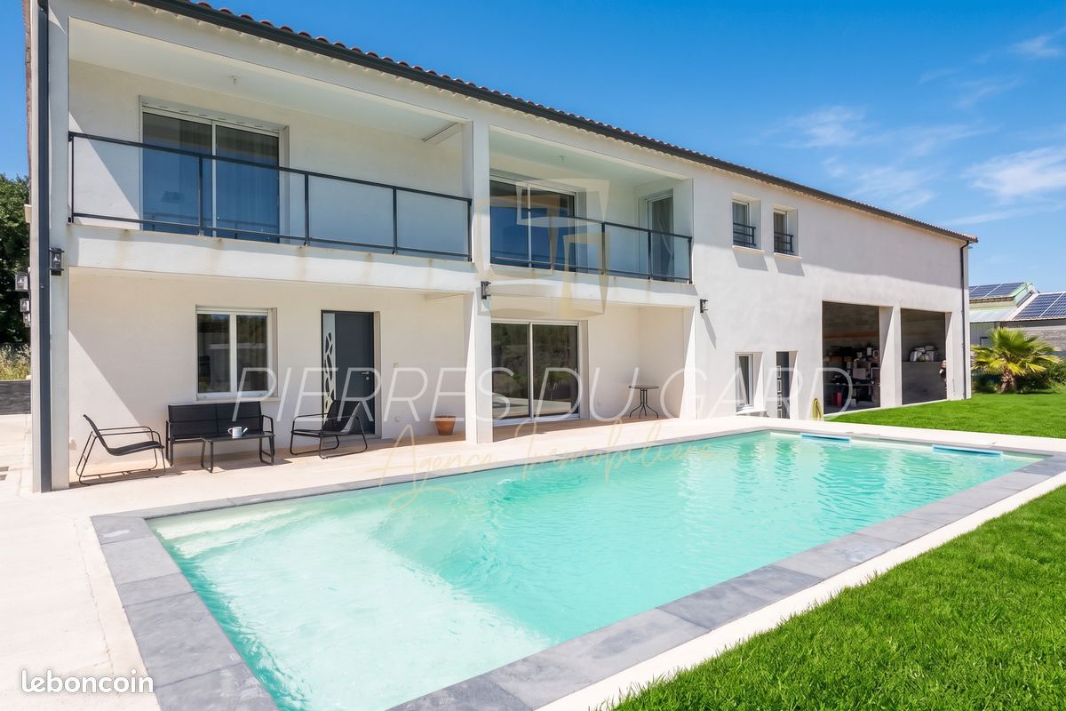 Maison 9 pièces 243 m² · à Martignargues · 243 m² · 566 000 €