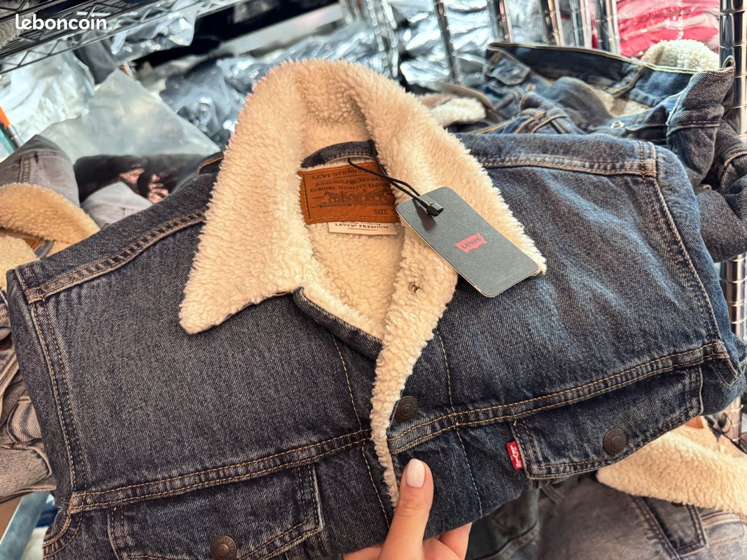 DÉSTOCKAGE MASSIF – Marques originales : Levi’s, Tommy Hilfiger, Hugo Boss, Calvin Klein, Vans, Converse, The North Face, Patagonia… (image 8)