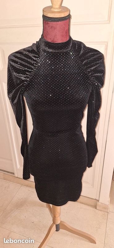 ROBE VELOURS NOIR avec STRASS Marque BERSHKA NEUF Vêtements