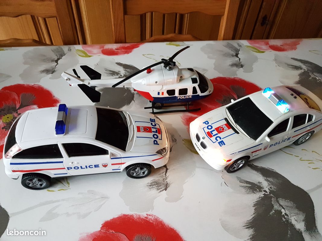 Police voiture et hélicoptère (image 1)