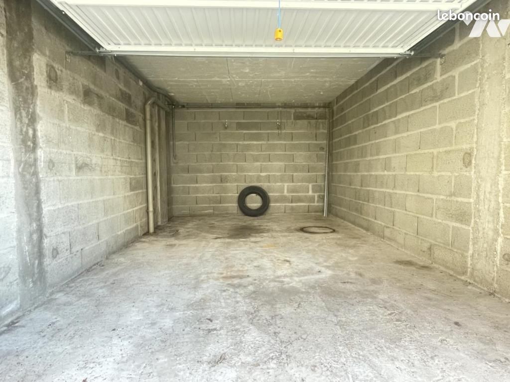Garage ST BREVIN LES PINS · à Saint-Brevin-les-Pins · 30 000 €
