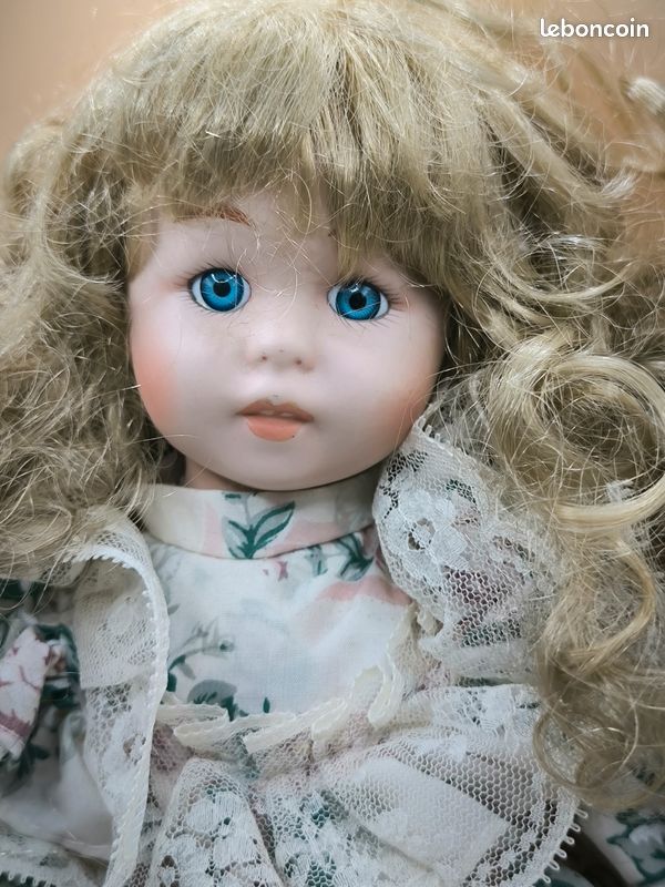 SFBJ : Poupée à tête en biscuit, bouche ouverte, oreilles percées, yeux