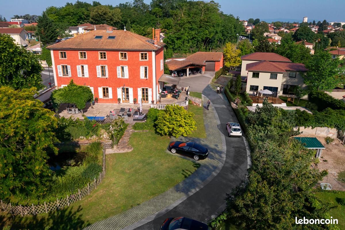 Maison 11 pièces 570 m² · à Décines-Charpieu · 570 m² · 2 300 000 €