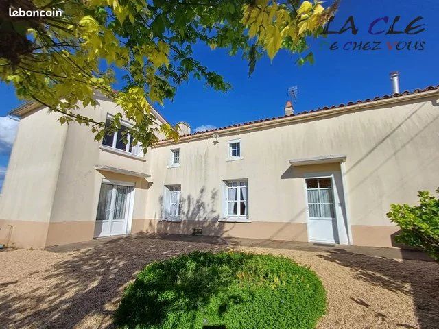 Maison 6 pièces 130 m² · à Saint-Pompain · 130 m² · 106 000 €