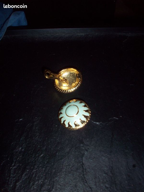 Boucles d'oreilles cabochon bombé doré avecmotif de Soleil en émail bleu clair nacré Vintage (image 15)