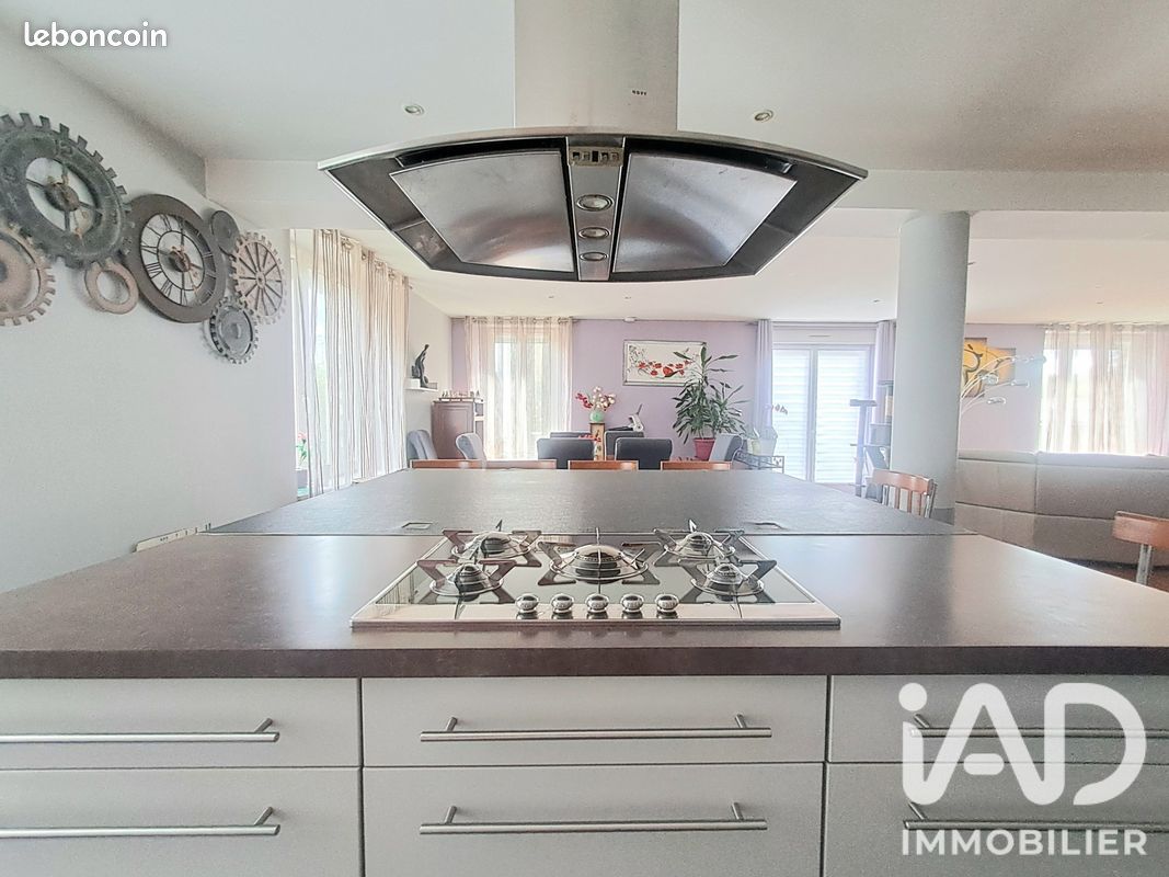 Maison 7 pièces 250 m² · à Guilliers · 250 m² · 313 000 €