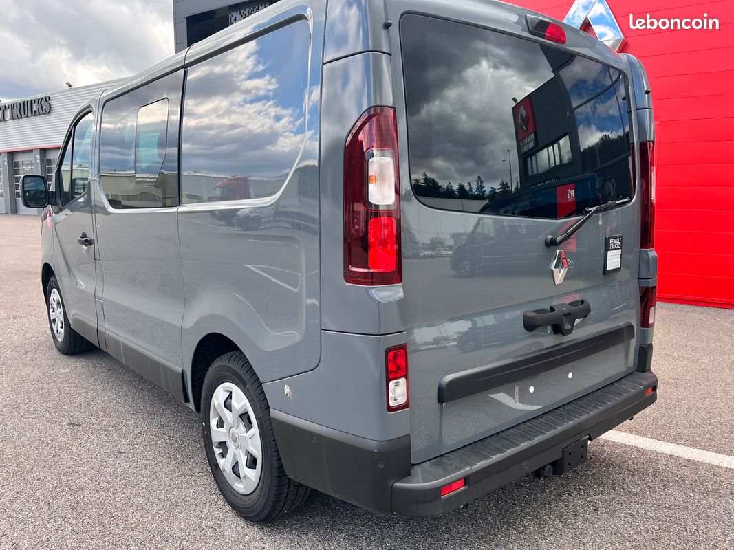 Renault trafic 5 places modulable (image 2)