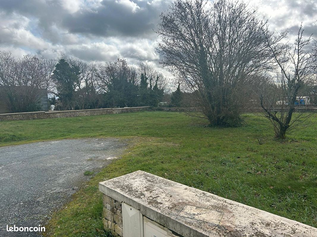 Terrain 586 m² · à Échiré · 586 m² · 76 500 €