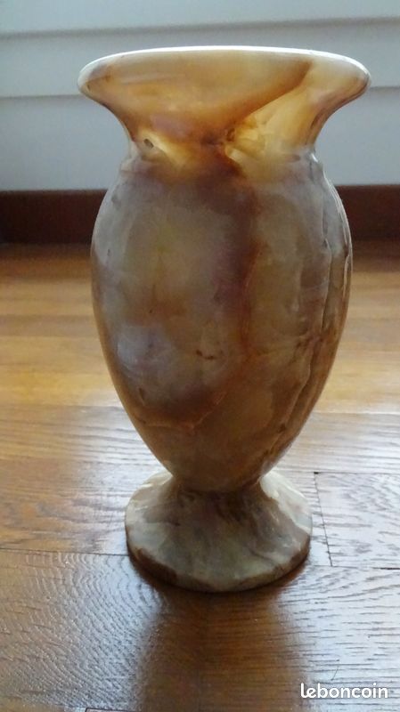 Vase en albatre (image 1)