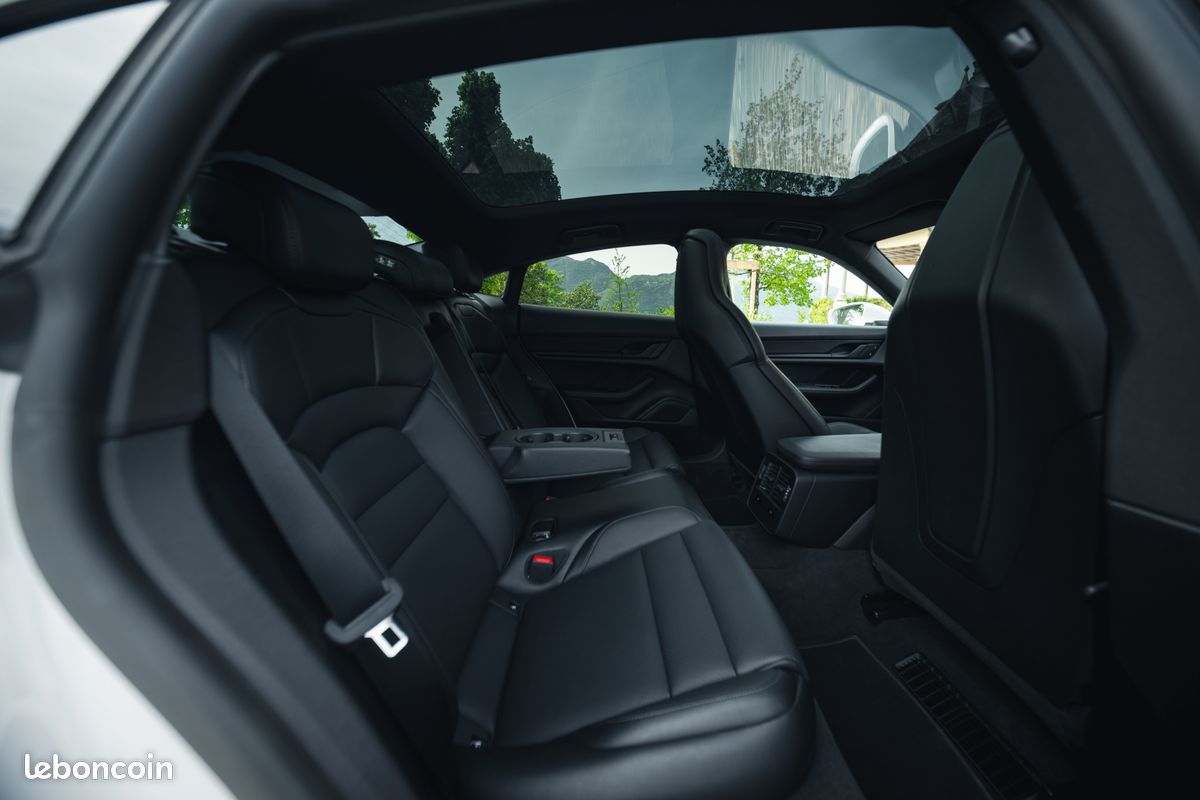 Location voiture de luxe Lyon et alentours, avec/sans chauffeur - plus de 12 véhicules (image 4)