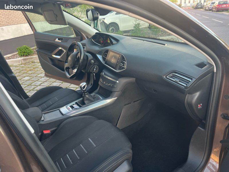 Peugeot 308 (image 2)