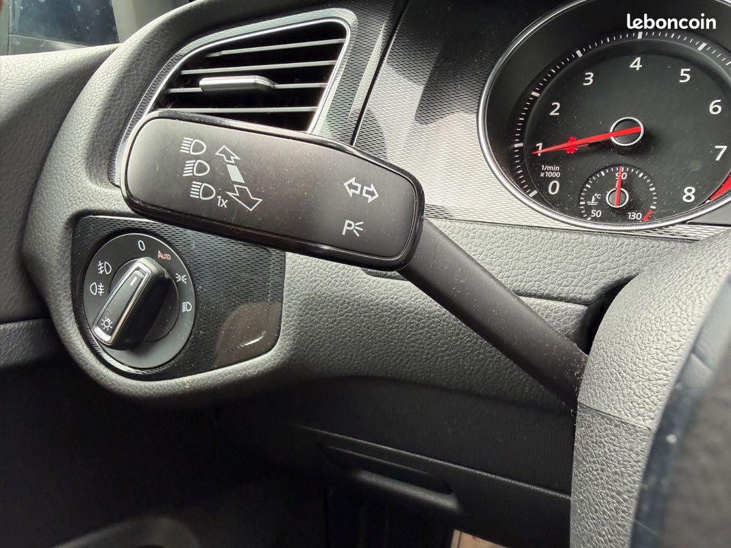 VOLKSWAGEN GOLF 7 GTI 2.0 TSI 220ch DSG6 - Sièges Chauffants / Carnet d'entretien - (image 30)