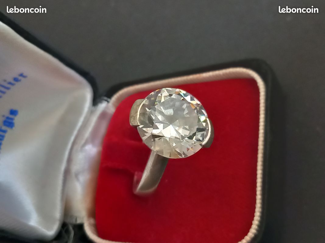 Bague Solitaire En Argent Avec 9 Petits Diamants - Taille 52, Occasion, Marque Pronuptia