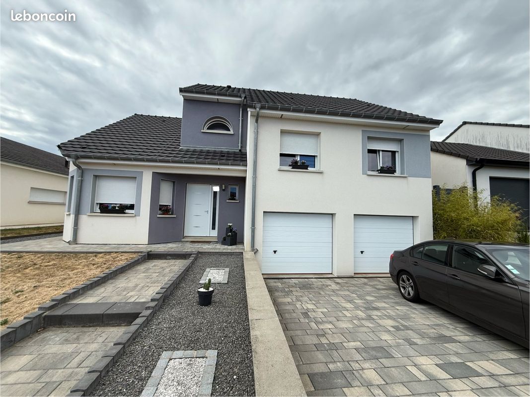 Maison 6 pièces 122 m² · à Stuckange · 122 m² · 460 000 €
