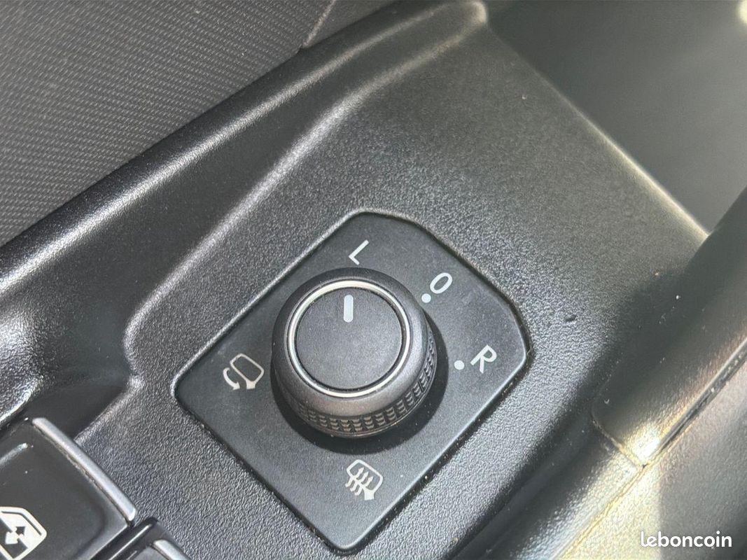 AUDI A1 Sportback 35 TFSI 150 ch S tronic 7 S Line (image 25)