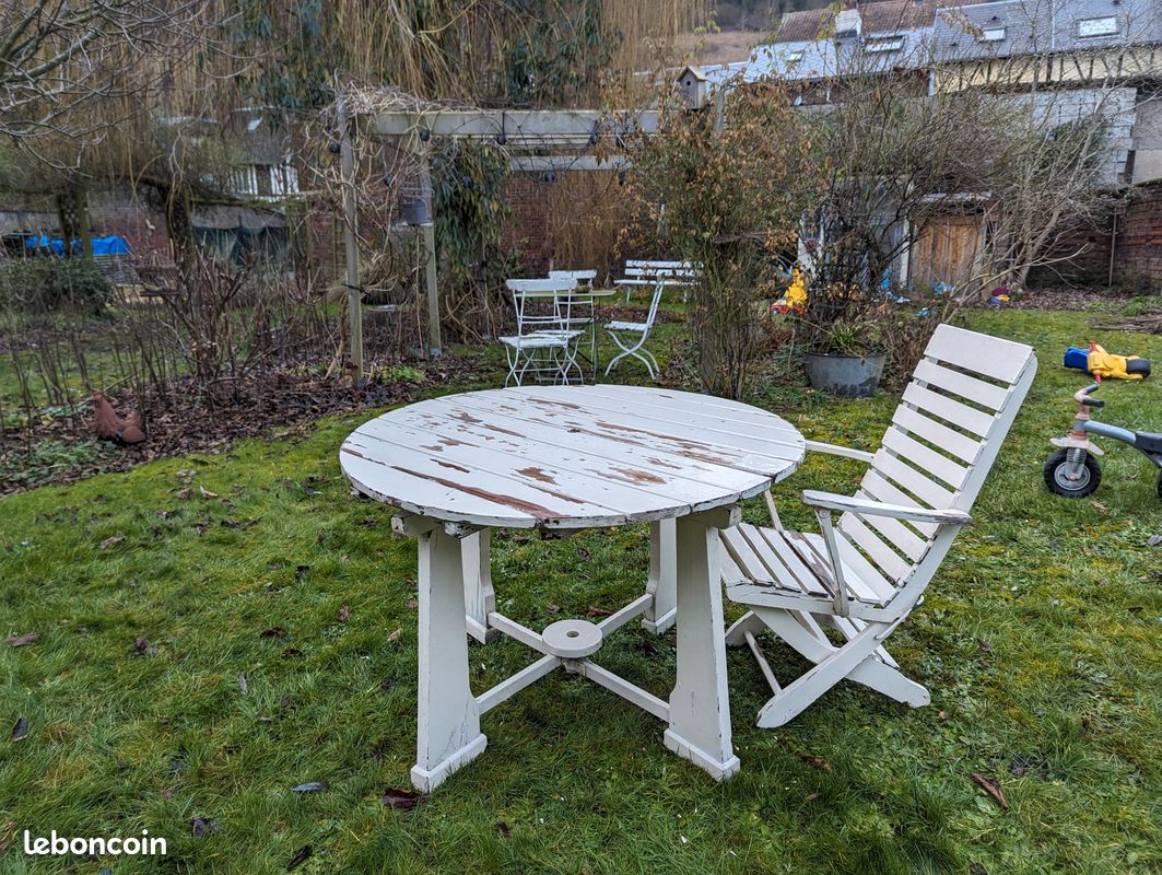 Table ronde et chaise en bois de jardin vintage (image 1)