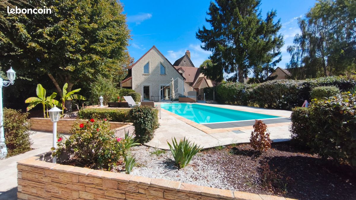 Maison 12 pièces 302 m² · à Nogent-le-Rotrou · 302 m² · 567 000 €