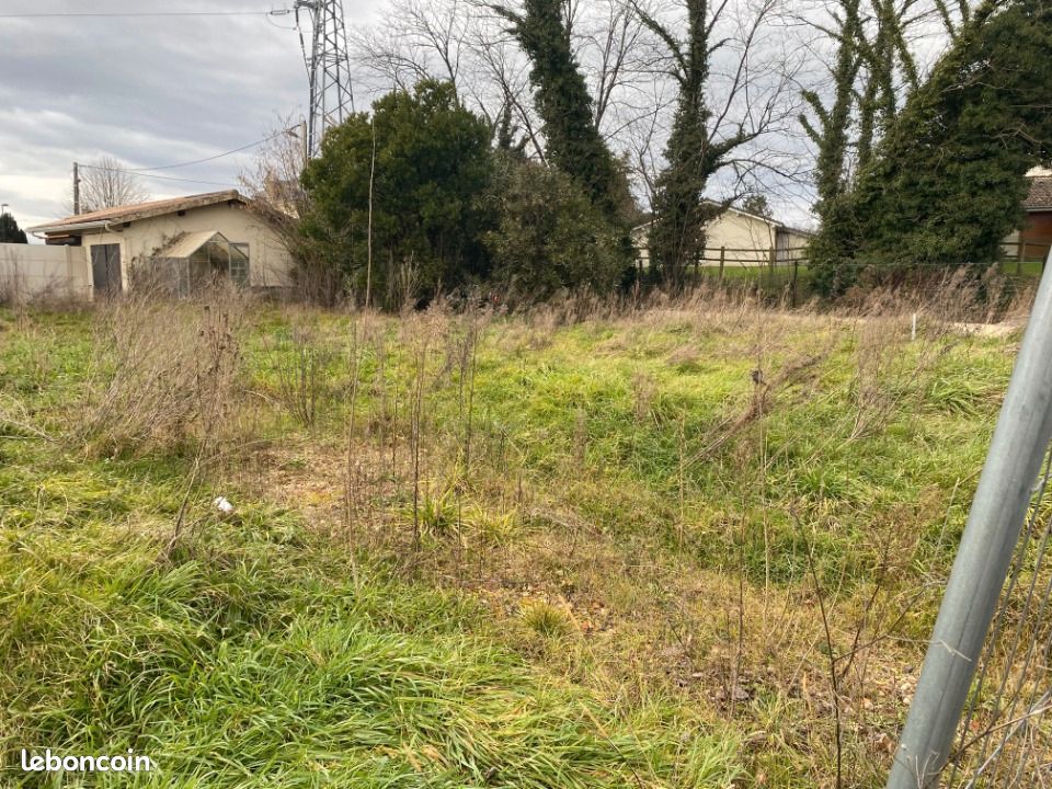 Terrain 1 008 m² Soulignac · 59 000 €