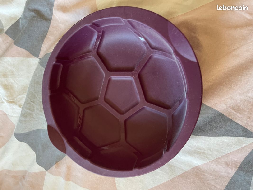 1 MOULE SILICONE MINI FOOT ET LIVRET RECETTES Tupperware NEUF