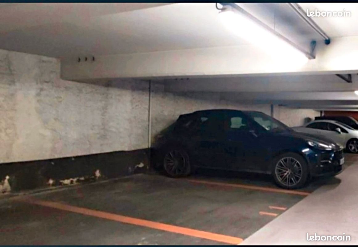 Place parking hyper centre Paris Rivoli · 24 900 €
