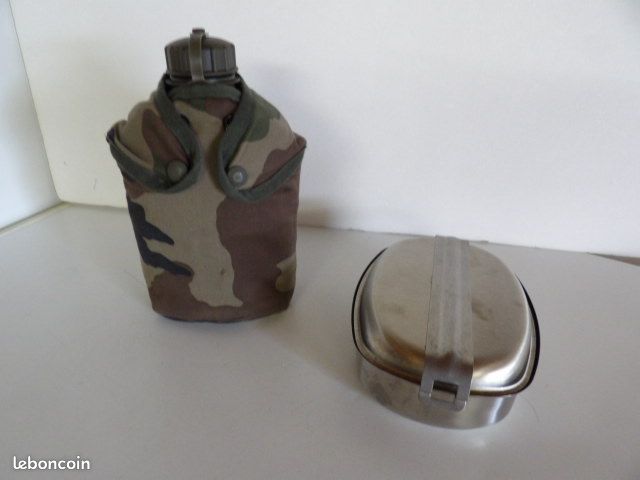 Gourde armée CAM et gamelle armée (image 1)