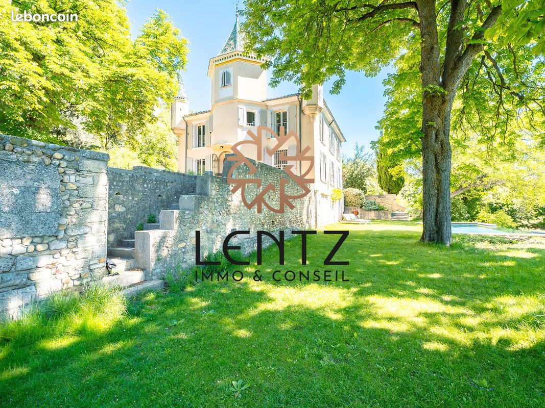 Maison 8 pièces 221 m² · à Valensole · 221 m² · 970 000 €