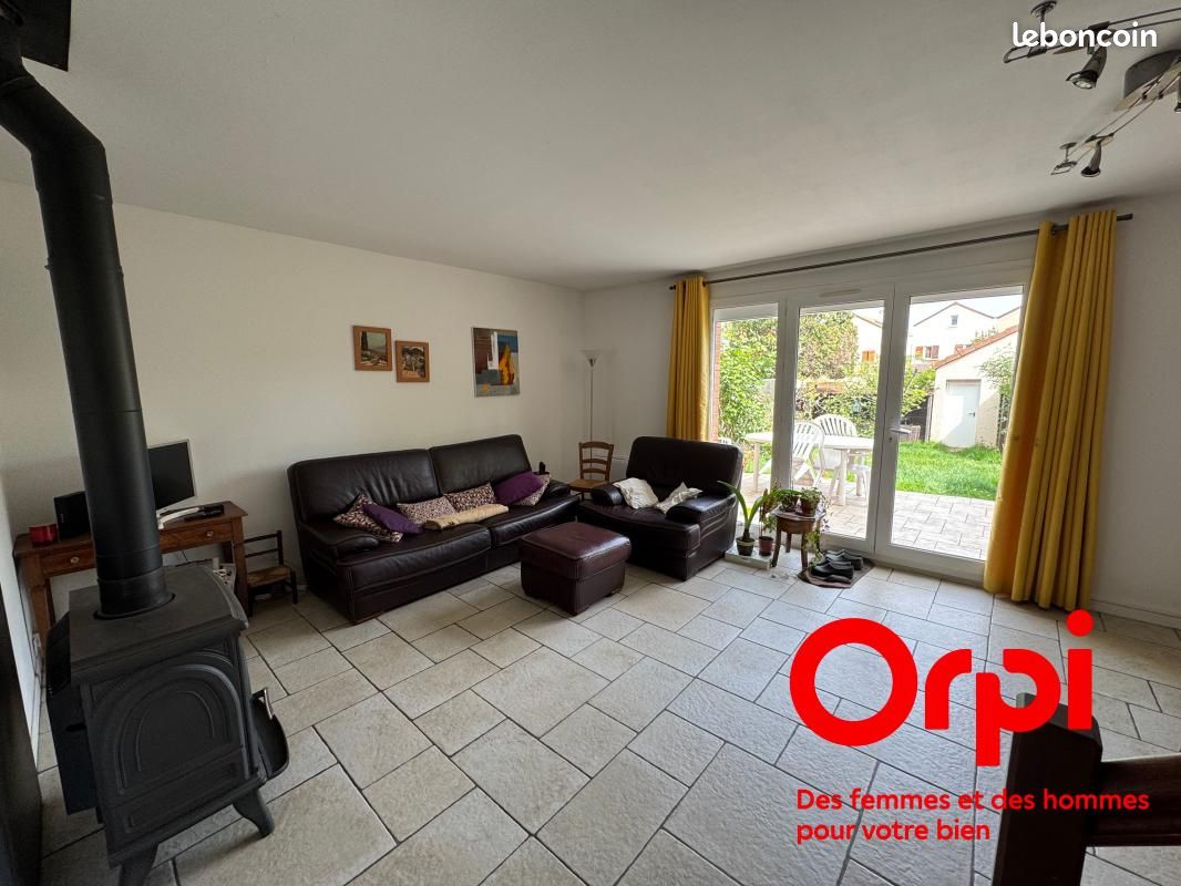 Maison 6 pièces 115 m² · à Montigny-le-Bretonneux · 115 m² · 450 000 €
