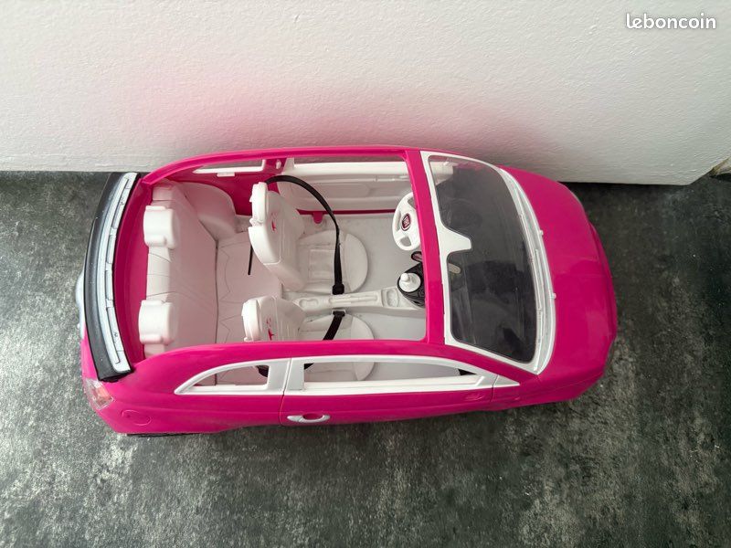 Barbie et sa Fiat 500, Cofret véhicule 4 Places Rose et poupée avec Habillage et Accessoires, Cadeau pour Enfants de 3 à 7 Ans, HGV03 (image 5)