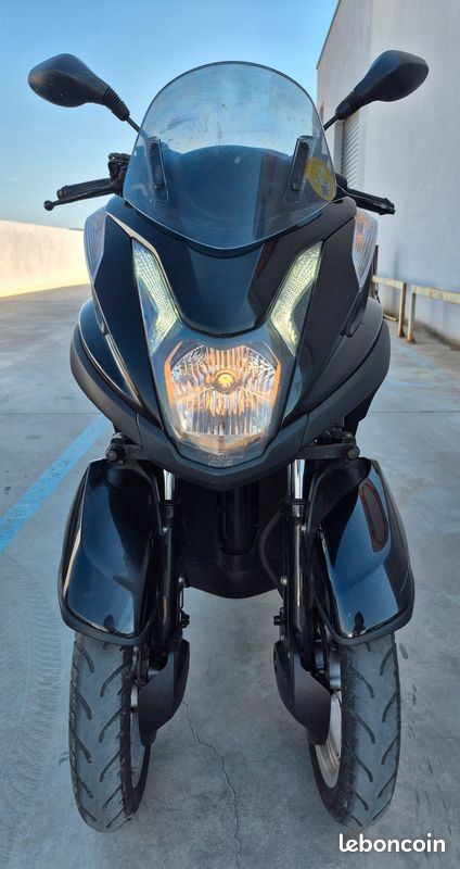 SCOOTER YAMAHA TRICITY 125cm3 3 ROUES - 25924 Kms - CT Ok (image 2)