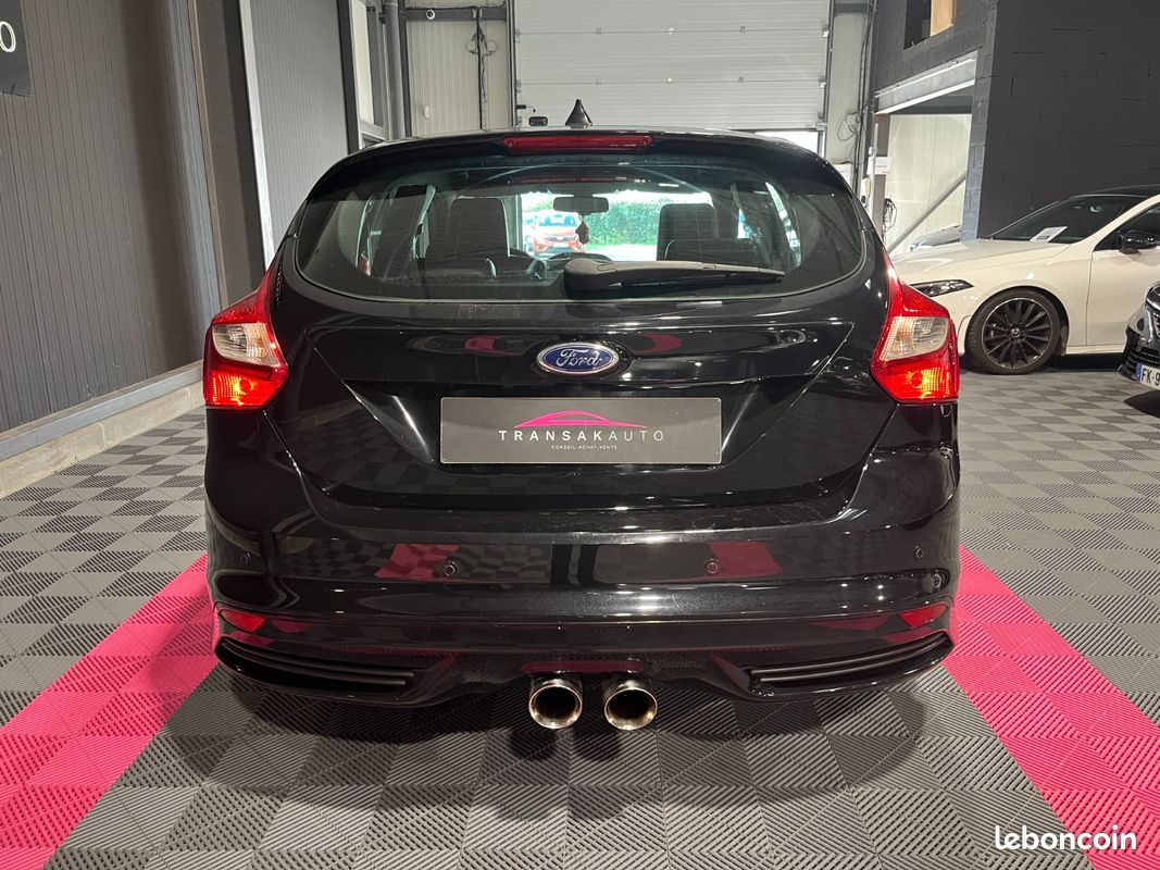 FORD FOCUS ST 2.0 SCTi 250 CV EcoBoost + SIÈGES CHAUFFANTS RECARO + BLUETOOTH + RADAR DE RECUL (image 4)