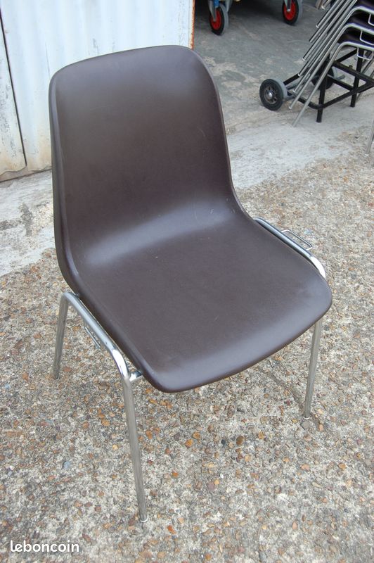 Chaise coque plastique empilable et accrochable, Qté 42+17 (image 1)