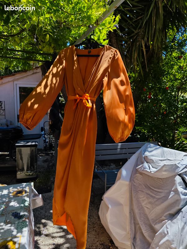 Robe soirée terracotta effet satiné (image 6)