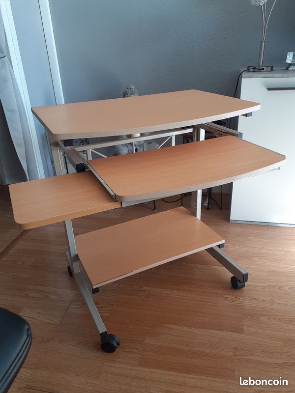 Bureau en bois à roulettes (image 2)
