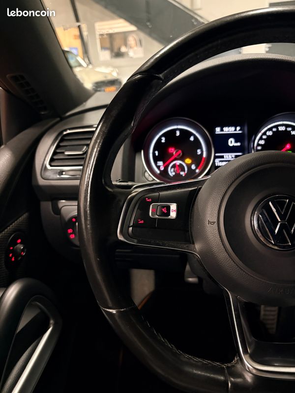 VOLKSWAGEN SCIROCCO 2.0 TDI 150 R LINE BLACK SESSIOn (image 17)