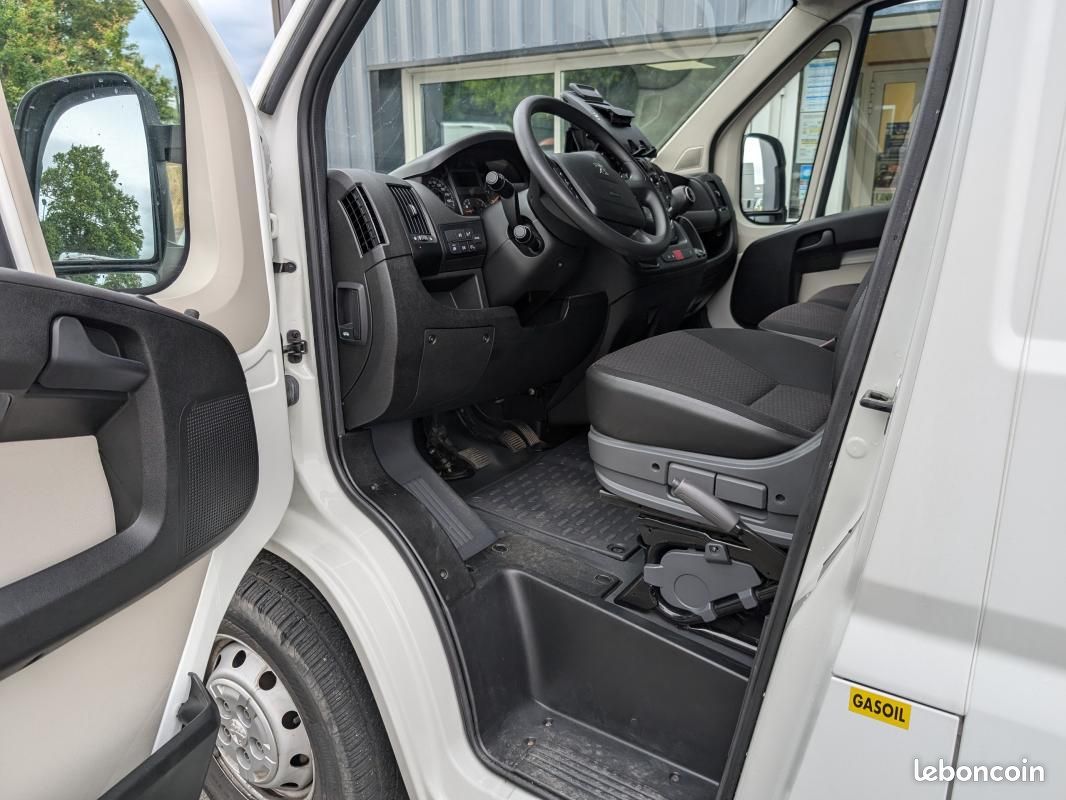 Peugeot Boxer FOURGON TOLE 330 L2H2 BLUEHDI 130 S&S PREMIUM PACK (image 11)
