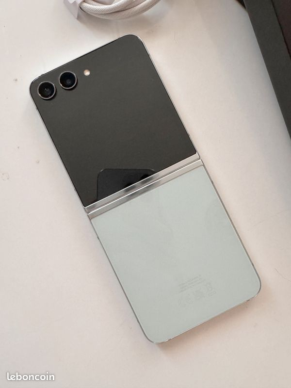 Samsung Galaxy Z Flip 5 – 512 Go – excellent état (image 2)