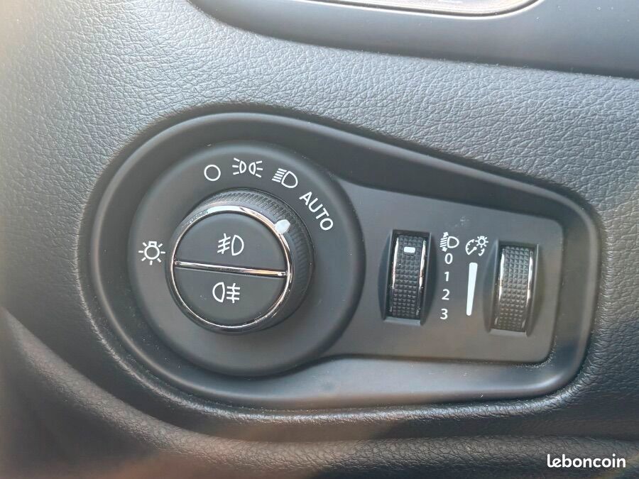 Jeep Renegade 1.5 e-HYBRID 130 BVM6 MHEV SUMMIT JA18 Caméra Attel (image 23)