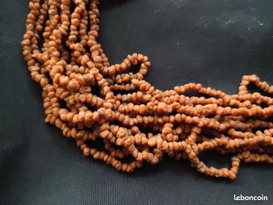 Collier artisanal ethnique plusieurs rangées de perles de pierres couleur beige camel Quelle pierre? (image 3)