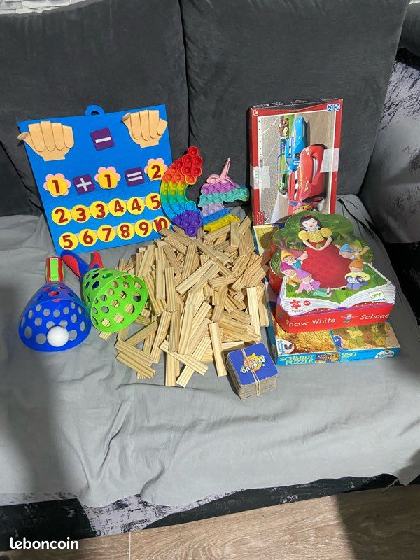 Lot de jouets enfants (image 1)