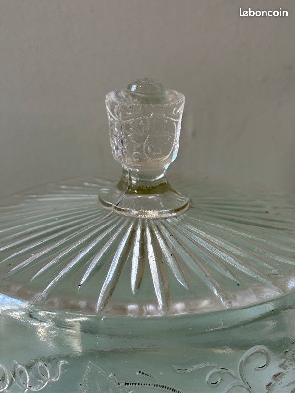 PETITE CLOCHETTE DE TABLE EN LAITON LA PETITE FILLE AU PANIER H 6 cm