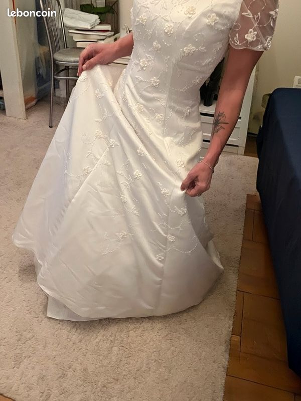 Robe de mariée taille 36 38 avec jupon et voile (image 1)
