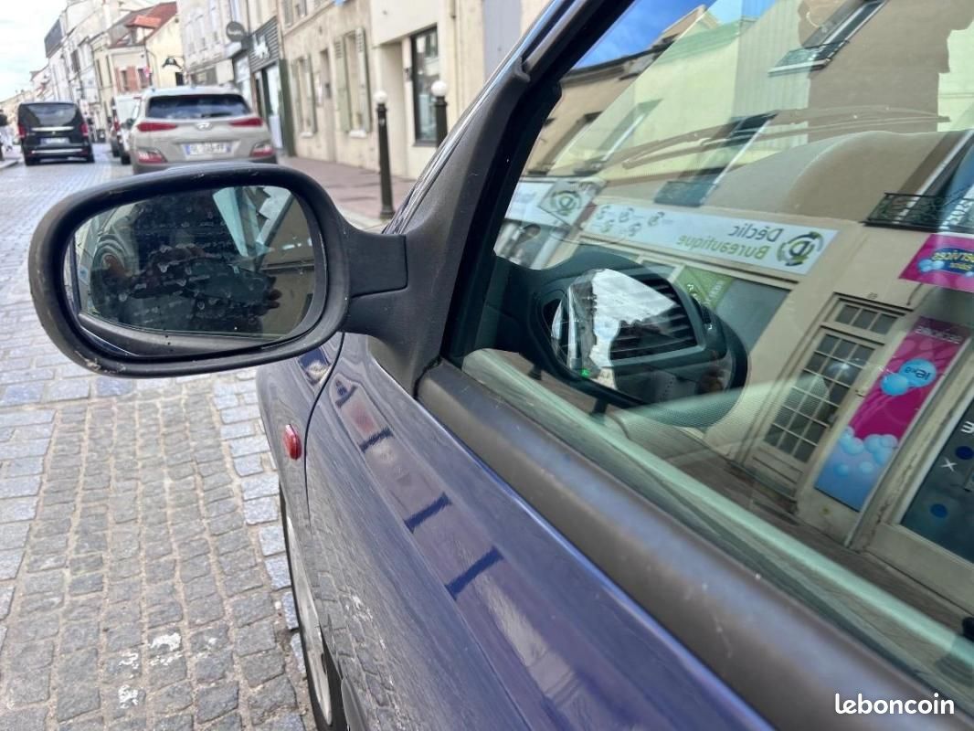 Renault Clio 1.2 60 AUTHENTIQUE (image 37)