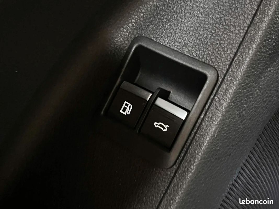AUDI Q3 Q3 45 TFSIe 245 ch S tronic S line / ENTRETIEN AUDI / 1ER MAIN (image 24)