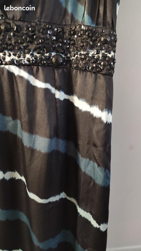 Belle robe satinée Nicholas millington taille 46/48 tons noirs bleu (image 3)