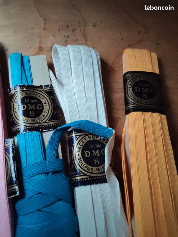 Lacet Ou Galon Vintage Bleu En Coton DMC - Belle étiquette - Occasion Bon état