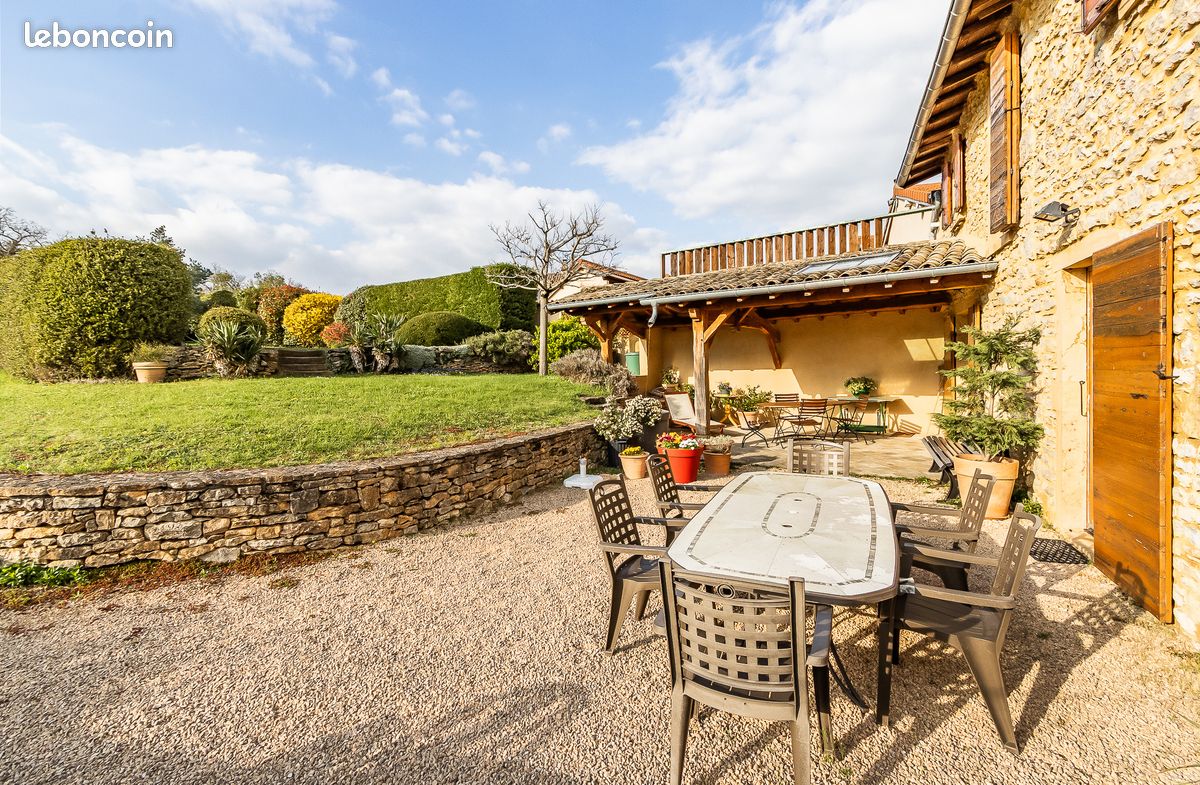 Maison 8 pièces 204 m² · à Ville-sur-Jarnioux · 204 m² · 530 000 €