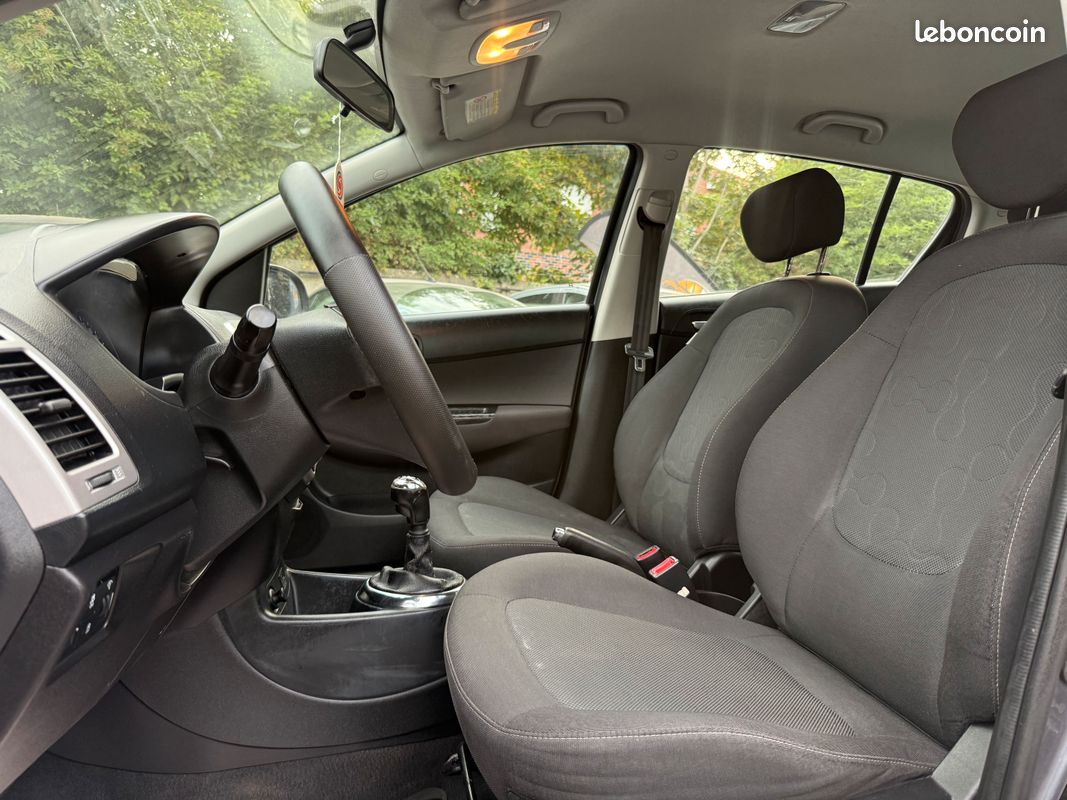 Hyundai i20 / 1.4 CRDi 90Ch / 6 Vitesses / Série WAVE / 133 481Kms / Clim / Jantes (image 10)